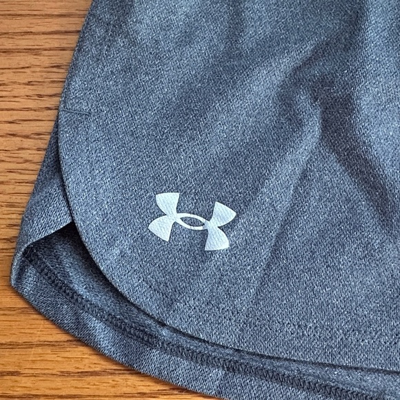 ❤️ UNDER ARMOUR Girls gray Athletic Shorts medium - Picture 3 of 5